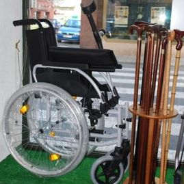 Farmacia Miralvalle silla de ruedas y bastones